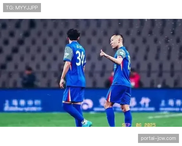 吴曦戴面具参与训练，申花三将合练备战新赛季