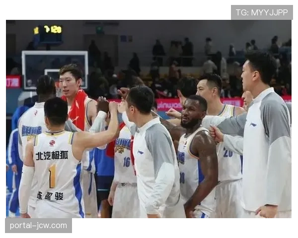 北京首钢新援麦基迎CBA首秀 与周琦组成内线双塔组合 北京首钢新援麦基迎CBA首秀 与周琦组成内线双塔组合